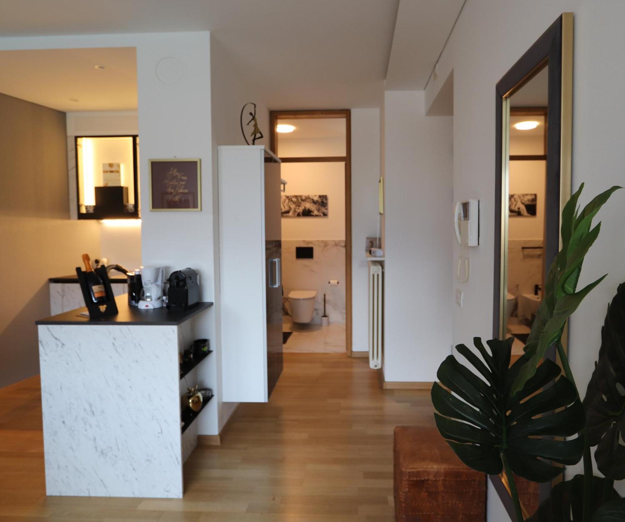 Ferienwohnung Ausblick Kleinjuwel Mit Panoramablick + Garage Meran Exterior foto