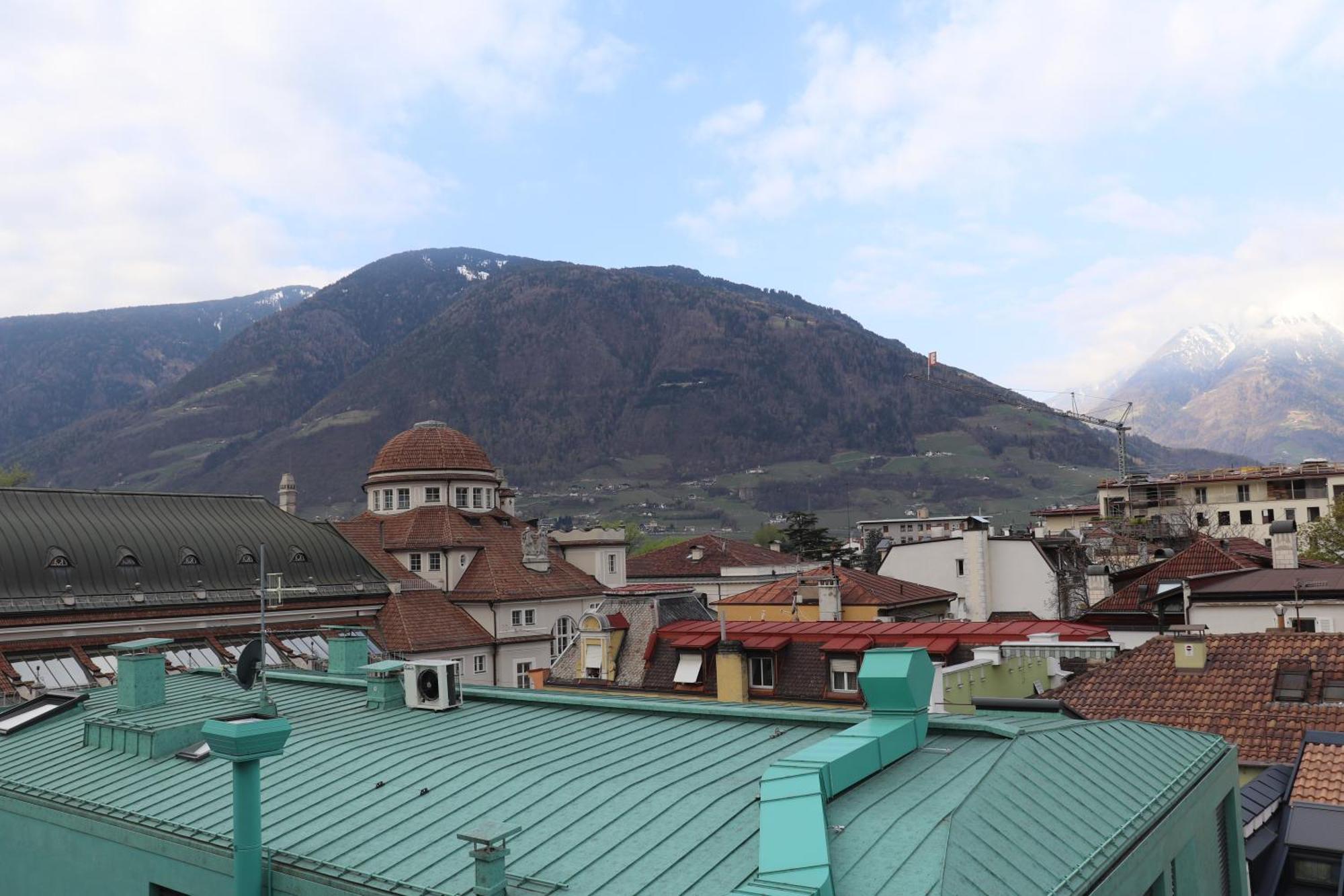 Ferienwohnung Ausblick Kleinjuwel Mit Panoramablick + Garage Meran Exterior foto