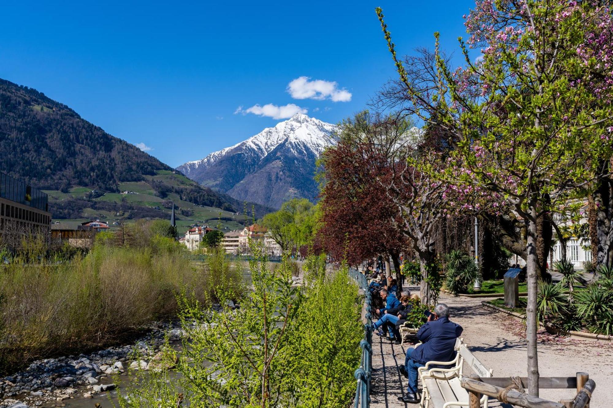 Ferienwohnung Ausblick Kleinjuwel Mit Panoramablick + Garage Meran Exterior foto