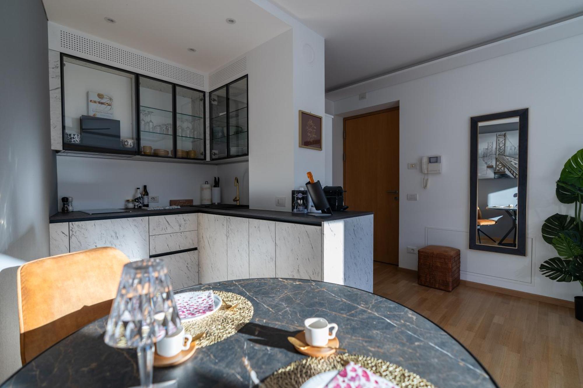 Ferienwohnung Ausblick Kleinjuwel Mit Panoramablick + Garage Meran Exterior foto